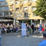 Završni miting Samoopredeljenja na šetalištu Severnoj Mitrovici: Prvo himna Albanije, potom Kosova