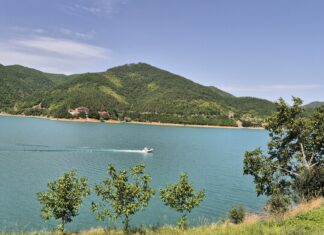 Kuće u selu Rezala starije od jezera Gazivode, danas njihovi vlasnici ponovo dokazuju da je to njihov dom