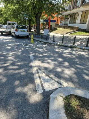FOTO: KoSSev/Slupano vozilo kosovske vlade u Severnoj Mitrovici