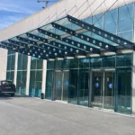 Koha: Milioni evra za Srbe koji ne dolaze na posao a zaposleni u ministarstvima