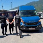 Na Kosovu uhapšen državljanin Albanije sa Interpolove crvene poternice: Godinama koristio identitete preminule osobe i još četiri lažna identiteta FOTO: Kosovska policija/hapšenje
