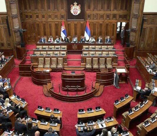 Rasprava o nepoverenju Vladi: Aleksić četiri sata iznosio optužbe, Macut odbacio kritike, Kosovo među glavnim temama, DS sednicu nazvala farsom FOTO: Skupština Srbije