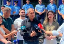 Poslanici Alijanse prosuli ugalj ispred zgrade Vlade; Ramadani: Kosovo iz energetskog ulazi u politički mrak