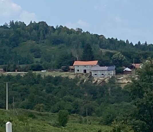 Troje Srba iz Jabuke privedeno u Zubinom Potoku, dvoje pušteno – saslušanje trećeg još traje