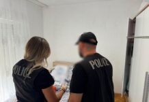 Proširena istraga o zloupotrebama u Osiguravajućem društvu: Još 21 osumnjičeni, zamrznuto 35 nekretnina i 21 račun FOTO: Policija, pretres, hapšenje/Kosovska policija