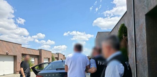 FOTO: Kosovska policija hapšenje