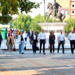 PDK ponovo pred Vladom: „Aljbine, dođi u Skupštinu“; Ramadani: Opštine ugrožene, blokada „višeslojna“ FOTO: PDK pred zgradom vladom