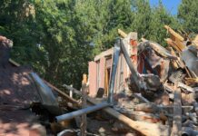 U toku nastavak rušenja na Gazivodama – ruši se u Rezalima FOTO: KoSSev/ Gazivode, srušen hotel Jezero