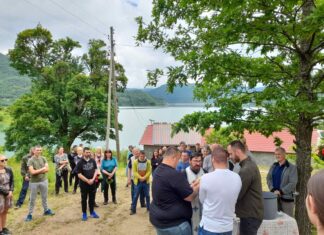 Hoće li i sledeću Svetu Trojicu imati gde da okupe selo? Sala koju su Rezalci sami podigli dobila poziv za uklanjanje