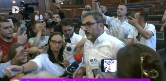 FOTO: Skrinšot TV Dukagjini, Haos u kosovskoj skupštini