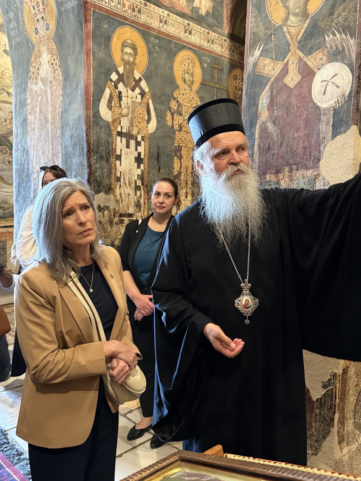 FOTO: ERP KiM/Vl. Teodosije i senatorka Džoni Ernst