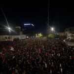 13. noć protesta: „Deklaracija ostaje papir, zakon deluje“ – od poslanika traže glasanje o Specijalizovanim većima FOTO: "Liria ka emer"/ Protest UČK Priština