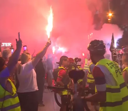 Studenti biciklisti dočekani u Kraljevu i Subotici uz ovacije, baklje i „Pumpaj“