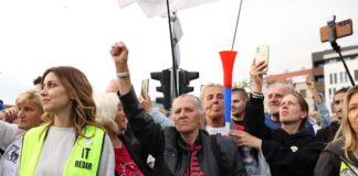 Biciklisti studenti, „Čuvari Ustava“, spojili se u Kragujevcu, okupljenima se obratili kandidati za poslanike