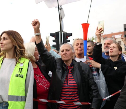 Biciklisti studenti, „Čuvari Ustava“, spojili se u Kragujevcu, okupljenima se obratili kandidati za poslanike