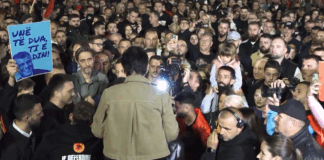 Šesta noć protesta u Prištini: Okupljeni čitali zakletvu OVK o „oslobođenju albanskih zemalja i njihovom ujedinjenju“
