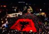 Peta noć „Ne u moje ime“: Velika zastava OVK na trgu, mobilizacija se širi, ali i unutarpolitički obračun oko Specijalnog suda FOTO: ARbresh