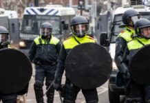 Posle presude incidenti i u Hagu i na Kosovu: Dvoje uhapšeno u Hagu, policajac povređen; kamenje na objekat EULEX-a FOTO: Haška policija