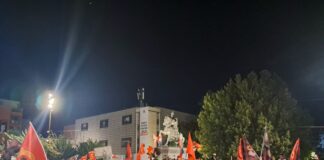 Četvrta noć protesta: Zakletva OVK na Trgu Skenderbeg, „nije nas ujedinila partija već OVK“; Kurti iz SAD traži „državnu strategiju“ FOTO: Kallxo/Protest, Priština UČK
