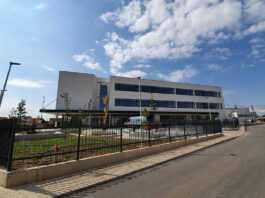 U srpskim školama na centralnom Kosovu danas onlajn nastava FOTO: Srednjoškolski centar u Lapljem Selu (Foto Kim)