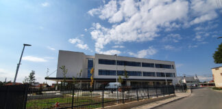 U srpskim školama na centralnom Kosovu danas onlajn nastava FOTO: Srednjoškolski centar u Lapljem Selu (Foto Kim)