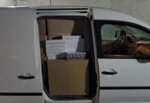 Kod Leposavića zaustavljeno vozilo sa srpskim tablicama, pronađena veća količina cigareta