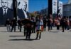 U Prištini počinje „svenarodni protest“, policija poziva – bez maski i bacanja predmeta, mobilizacija se nastavlja i na mrežama FOTO: KoSSev/Protest UČK