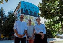 Od „Kosovo čeka“ do „U ime naroda, proglasite ih nevinim“: Kako se Kosovo i dijaspora mobilišu pred presudu Tačiju i ostalima FOTO: Orange girl/Mural podrške haškim pritvorenicima/besiane musmurati