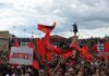 Navijači pred Vladom u Prštini uz „UÇK“ i pirotehniku, sutra Hag i pred poslanicima FOTO: "Liria ka emer" protest učk