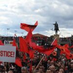 Navijači pred Vladom u Prištini uz „UÇK“ i pirotehniku, sutra Hag i pred poslanicima FOTO: "Liria ka emer" protest učk