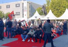 Posle presude Tačiju i ostalim: „Ne u moje ime“, Konjufca: Strašno za Kosovo FOTO: KoSSev/Priština, UČK, čekanje presude