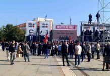 Posle presude: Demonstranti iz Prištine stigli pred EULEX u Kosovu Polju, u Hagu policija koristila vodu FOTO: KoSSev/Priština, UČK, čekanje presude