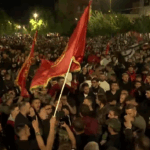 Hiljade u Prištini na protestu „Ne u moje ime“: Najavili okupljanja do povratka osuđenih FOTO: Protest