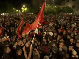 Hiljade u Prištini na protestu „Ne u moje ime“: Najavili okupljanja do povratka osuđenih FOTO: Protest
