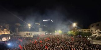 Petnaesta noć protesta u Prištini, sutra veći skup FOTO: "Liria ka emer"/ Protest UČK Priština