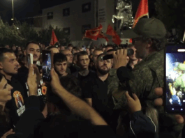 Treća noć protesta u Prištini: „Svaki dan – do kraja“, traže izmenu Zakona o specijalnom sudu, protest se širi i na dijasporu FOTO: Ekonomia Online/skrinšot/protest UČK u Prištini