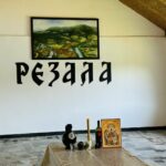 Ikona, sveća i slika Rezala ostali u sali pred rušenje: Mesto koje su meštani sami podigli danas više ne postoji FOTO: KoSSev/Rezala, seoska sala Sv. Trojice koja je srušena