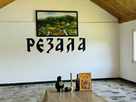FOTO: KoSSev/Rezala, seoska sala Sv. Trojice koja je sru&scaron;ena