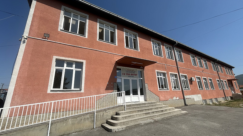 FOTO: Kim radio/Škola Kralj Milutin u Gračanici, svečan doček đaka prvaka
