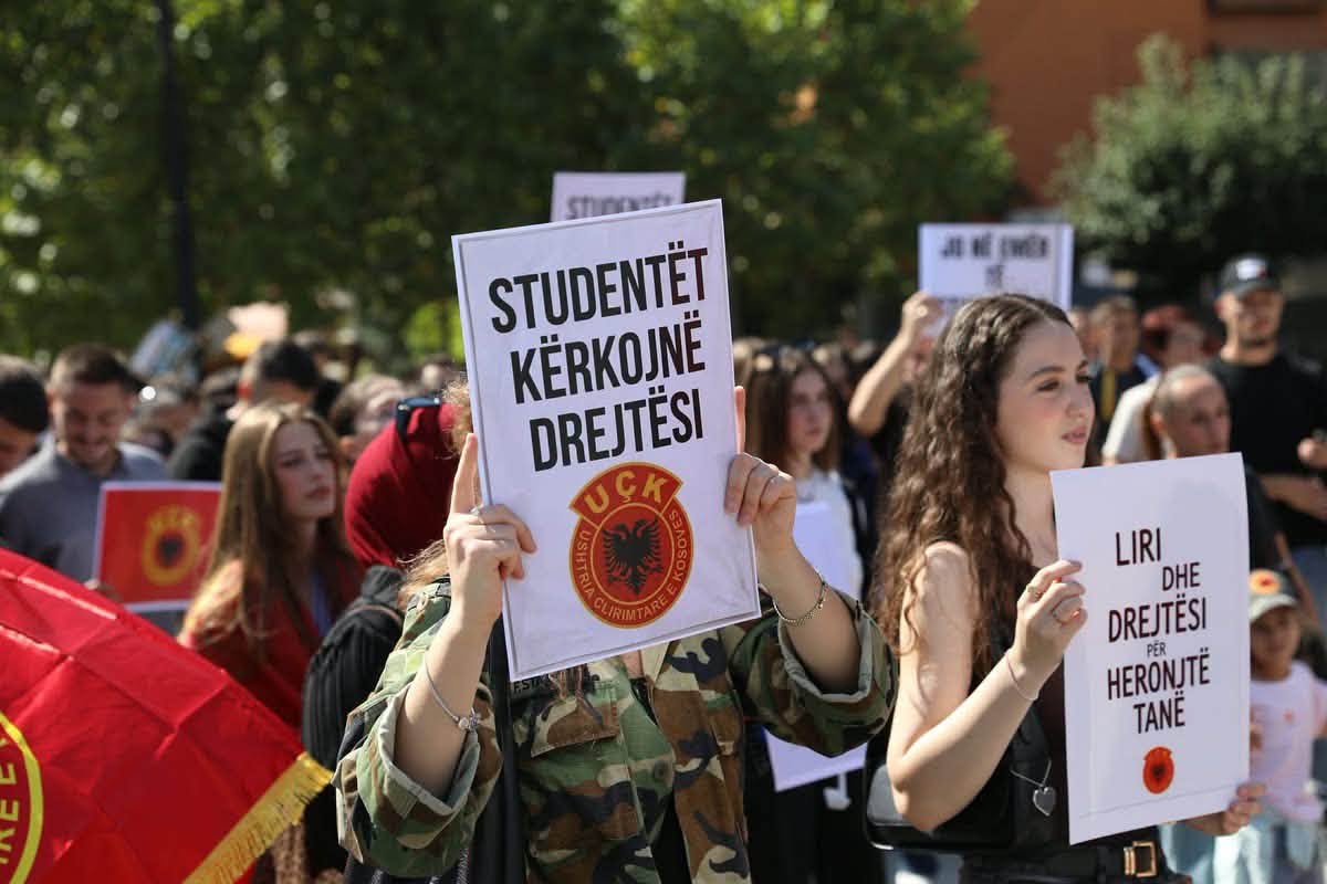FOTO: "LIRIA KA EMER" FB, studenti protestuju protiv presude Tačiju i ostalim
