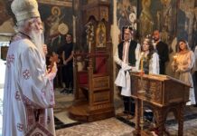 Vl. Teodosije u Gračanici venčao par iz Užica: „Mnogo je zvanih, a malo izabranih“ FOTO: ERP KiM/ Vladika Teodosije venčao par iz Užica u Gračanici