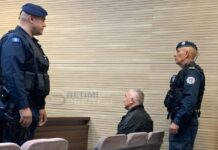 Suđenje bivšem zatvorskom čuvaru Toniću: Svedok tvrdi da su ih čuvari provocirali porukama da je rat završen i da je Milošević pobedio FOTO:Zaklteva za pravdu/Boban Tonić