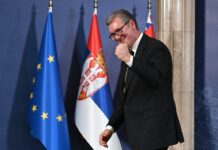 Vučić na 5. oktobar: Zapad tada „presudio Srbiji“ zbog Kosova i Crne Gore, danas opet „stranci kroje kapu“ FOTO: Aleksandar Vučić, pesnica