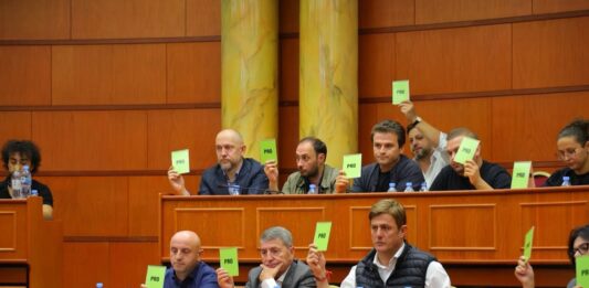 FOTO: Tirana FB/glasanje