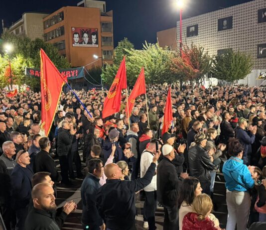 Osamnaesta noć protesta u Prištini: „Glasajte za zakon“, marš ka Skupštini i poruka Hazirija