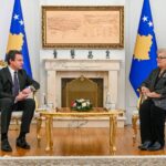 Široka-Pulja prvo u Prekazu, potom sa Kurtijem: „Ujedinićemo se oko državnih prioriteta“ Justina Široka-Pulja u presedništvu sa Kurtijem