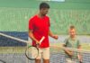 Dušan Vukosavljević drugi u Kragujevcu, prethodno trenirao sa Đokovićem FOTO: Teniski klub Zvečan/Dušan Vukosavljević sa Novakom Đokovićem