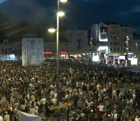 U Nišu održan skup Studentske liste „Raskršće – biramo zajedno“, uz incidente i kritike vlasti