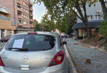 Završnica rekonstrukcije trotoara u Ulici kralja Petra: Vozila ukloniti do 3. oktobra FOTO: KoSSev/Kralja Petra, automobil, trotoar, Severna Mitrovica