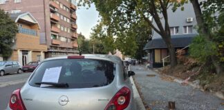 Završnica rekonstrukcije trotoara u Ulici kralja Petra: Vozila ukloniti do 3. oktobra FOTO: KoSSev/Kralja Petra, automobil, trotoar, Severna Mitrovica